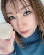 エステ級洗顔モイスチャーソープあれから毎日使ってます♡身体もこれで洗ってるけど溶けにくいから全然減らないよー♡泡が濃密でしっかりしてるから洗ってる最中も気持ちいい♡つっぱらないから好き♡&hellip;のInstagram画像