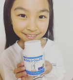 @calciumgumi カルシウムグミ　ヨーグルト味ほんとに普通のお菓子のグミだよ！！とみおもカルシウムグミおやつ代わりに毎日食べてます♡おやつにカルシウムも取れてママたちも嬉しいよ&hellip;のInstagram画像