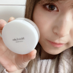 今回こちらの【しっとり密着崩れない】というモイストラボ　ルースパウダー　をためしました！透明のパウダーだから、いつものメイクを変えることなく最後にプラスするだけでメイク崩れと乾燥を&hellip;のInstagram画像