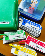 アプリで簡単にお名前シール💡早速使ってみました☺️兄さんの算数セットのお下がり&hellip;兄さんの名前の上にお名前シール🎶とっても便利で、あっという間に名前付けが終了👍サイズが色々なので、使いやすい&hellip;のInstagram画像