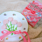 ＼共立食品の『そのまま溶かして使えるチョコレート』／お湯に袋ごと漬ければ、中のチョコが溶けてすぐ使えます🙌今回はバラの型に流して固めてみました🌹すごく可愛くできて大満足୨&hearts;୧&hellip;のInstagram画像