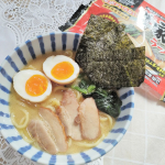 ♡今日のランチ🍴なべやき屋キンレイ様のお水のいらないシリーズ、横浜家系ラーメン🍜愛妻の日の企画と言うことで、今日は仕事休みやった旦那さんに作ってもらったよ🍳私は横で写真撮ってただけ&hellip;のInstagram画像