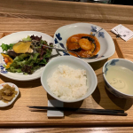 中華のお昼ハルニレテラスの中の希須林エビチリと麻婆豆腐麻婆豆腐は山椒が効いていて美味・・・#ハルニレテラス#星野や軽井沢#希須林#中華#麻婆豆腐#エビチリ#キノコサラダ#旅#軽井沢#&hellip;のInstagram画像