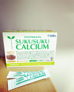 子供たちとお試し中の#スクスクのっぽくん健やかな成長にとって欠かせない、カルシウム・マグネシウム・亜鉛・ビタミンD・乳酸菌などをバランスよく配合した顆粒タイプの栄養補助食品。水なしでも飲めるから&hellip;のInstagram画像