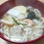 natsu.kensyoモニプラ様企画でキンレイ様の鍋焼きうどんいただきました✨色々な具材が入っており、麺もしっかりしていて美味しかったです💕水もいらず鍋で温めるだけという、忙しいときにピッタ&hellip;のInstagram画像