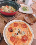 週末ご飯🍴✨ピザ・牡蠣と海老とトマトのアヒージョ・アボカド美味しいもの食べると、幸せダァ😋✨#野菜をMOTTO #カレー #新発売 #monipla #monmarche_fan #料理#自宅&hellip;のInstagram画像