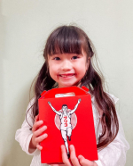 ♡・・・・・・・♡グリコの可愛いミニプレゼントセット＜手提げ＞が届いたよー☺️グリコの人気のお菓子が6品も入ってる❤️お煎餅好きの娘は、コメッコがお気に入り☺️箱が可愛いので、そのまま手&hellip;のInstagram画像