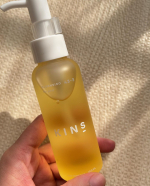 -季節柄、乾燥が気になってて、でもメイクもしっかり落としたいから、クレンジングオイル使うこと多くて、オイルって洗浄力強めだから、乾燥するーって思ってたけど、これは乾燥しにくかった&hellip;！&hellip;のInstagram画像