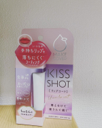 メイクカバー #KISS SHOT29種類もの保湿成分が入って、つけるとウルウル唇に💋手持ちのリップの上からつけるだけで、落ちにくく色移りしなくなる優れもの💄斜めのカットチューブタイプなので、均&hellip;のInstagram画像