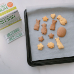 ．そのまま飲めるスクスクカルシウム(ココア味)をお菓子作りにアレンジしてみました🍪☕️💭バレンタインの日、娘と一緒にクッキー作りをしました。クッキー生地をたまごLサイズくらいとったら、そこにス&hellip;のInstagram画像