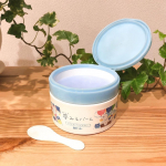 .　ナチュラルメイクが好みな事と、朝は時間との戦いのため、普段のメイクはささっと済ませてしまうことも多いです💄　薄めのメイクのせいか、メイク崩れのせいか、ふと出先で鏡を見た時に毛穴の詰&hellip;のInstagram画像