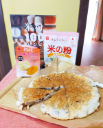 大人気のレシピ本で、クイックパンに挑戦😊枝豆を、共立食品のくるみとレーズンに置き換えて作った❤共立食品の新潟県産の米を使用した｢米の粉｣を使ったよ。粉が本当にきめ細かくてサラサラ！⁡&hellip;のInstagram画像