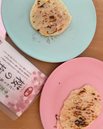 桜の塩🌸をつかって塩バターパンケーキ🥞を作りました！たまご不使用なのでモッチモチに仕上がったしうすいピンクで混ぜるときに👧可愛い❤️！と大喜びしてくれました！春を感じますね❤️おにぎ&hellip;のInstagram画像