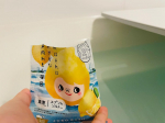 瀬戸内レモンの入浴剤🍋袋開けた瞬間レモンのいい香り✨思わず袋に顔突っ込んだ笑。重曹入りで心なしかお風呂上がりが肌うるうる😶✨旦那も、みて〜肌触って〜！と、すべすべにご満悦🥰笑お湯に入れるとち&hellip;のInstagram画像