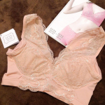 .LUNAのナイトブラ😇オメガラインに着目されたナイトブラで、ワイヤーなどはもちろん使われていないのにしっかりホールド感のある肌着😌洗濯はパッドを外してネットに入れ、普通に洗えました😌ナイトブ&hellip;のInstagram画像
