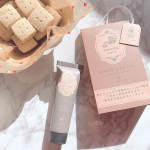 ..紅茶好きさん必見！紅茶の香りのハンドクリーム👋🏻.紅茶エキス※・植物エキス配合で、乾燥から手肌・爪先を守って潤いキープしてくれる✨.3種類の香りがあって、今回のブラックティーの他に&hellip;のInstagram画像