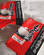 🍚🍚私はごはんに黒豆や黒米ごまや雑穀を入れるのが大好きだけど旦那さんはあんまり。。。黒米が入ると色がお赤飯みたいになるのが嫌みたいなのでもち麦はオッケーはくばくさんのもち麦ぷちぷ&hellip;のInstagram画像