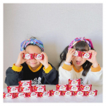 ❃【世界に一つだけ✨特別な日のプレゼント🎀】⁡⁡⁡⁡2人が手にしているこちらはあの有名なお菓子✨ビスコ🤎🤍🤎⁡⁡2人も小さい時から今になっても大好きなお菓子で数あるお菓子の中&hellip;のInstagram画像