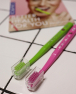 *スイス生まれの歯ブラシ「クラプロックス」試してみました☻*今回、双子の娘たちが使ったのは『クラプロックス キッズ 子ども歯ブラシ (4歳～12歳)』*4歳〜12歳までのこどものため&hellip;のInstagram画像