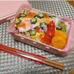 今日のお弁当🍱☆ちらし寿司☆菜の花のおひたし☆ソーセー人☆明太マヨコロッケ（冷食）娘の部活弁当🍱昨夜のスライド〜🤭・pic② 昨日の娘のお弁当🍱☆鶏のから揚げ☆目玉焼き☆オ&hellip;のInstagram画像