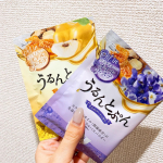 ．．うるんとぷん　オイルインバスパウダー　分包2種類（すみれブーケ＆マルメロハニー）🛀💗．．どっちも良い香りでした✨すみれブーケのほうがは、少し時間が経つと香りは弱め？の印象！マルメ&hellip;のInstagram画像