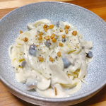 玉露園といえばこんぶ茶だけど、しいたけ茶もかなり万能！和のお茶・お出汁の雰囲気もあるけど、洋のスープのようでもあり&hellip;ポルチーニとかに匹敵するような濃厚な味わいで美味しい〜ティーブレイクにもスー&hellip;のInstagram画像