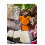 みんな大好きなお鍋🍲いろんなお鍋の素があるけどこれはすごく出汁が効いていて、優しい味でとても美味しかった❤︎肉にも魚にもどちらにも合うと思いますみんな、凄くお箸が進んでたので嬉しか&hellip;のInstagram画像