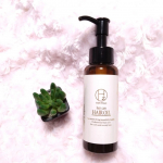 「Hz ストレートリペアヘアオイル」を使い続けています。なんだかお気に入りになってしまいました。とろみのあるテクスチャーですがオイルのべたつくイメージとは違い良い香りが漂いいつの間にか馴染ん&hellip;のInstagram画像