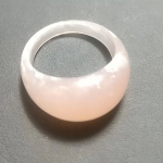 マスクは今日から自由なんやね🎵花粉症で外せないけど🤣まだまだ気になる人にオススメ見つけたよー！エレベーターのボタンや、自販機、ATMなどを押せる非接触リング💍おしゃれに感染対策ができる&hellip;のInstagram画像