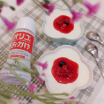 ヨーグルトレアチーズケーキ😋🌼ね〜✨こんなに簡単に作れるなんてびっくり！◎ヨーグルトとクリームチーズと溶かしたゼラチン、オリゴのおかげを混ぜて冷やし固めるだけ🙆&zwj;♀ソースは冷凍のミックスベリ&hellip;のInstagram画像