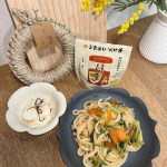 __shu.mam___玉露園のしいたけ茶をいただきましたーっ😋いや、普通に飲んでも美味しい&hellip;🤍🤍いい香りで体もとても温まります♪焼きうどんカブの浅漬けを作ってみたよ✨しいたけ&hellip;のInstagram画像