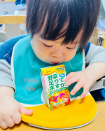 tenten.megu2023.03.16#1歳#野菜ジュース#パックジュース#グリコ#噴水#盛大にやりました#Glico_PR#野菜足りてますか#江崎グリコ#グリコダ&hellip;のInstagram画像