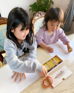 ⁡⁡⁡⁡⁡⁡⁡山田養蜂場さんの世界一安全なクレヨンを目指したみつばちクレヨン🍯🖍⁡食品の原料にも使われるミツロウを40u0025も配合その他の成分もオリーブ油やヤシ油紅花など&hellip;のInstagram画像