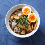 大好き正田醤油さま。今回は旨辛うどんつゆをお試し。うどん用なのに、子どもがラーメン好きだって言うからラーメン買っちゃった♡（子どもはちょっと辛いので前日のもつ鍋の残りのスープ。）大人はこちらの漬&hellip;のInstagram画像