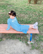 ♡・・・・・・・♡＠nissen_kids_official のロゴプリントワンピース着用したよ☺️ブルー、アイボリー、チャコールの３色展開☺️ぴよが着ているのは、ブルーに白のロゴが可愛い&hellip;のInstagram画像