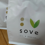 モニター中のSOVEシリアルです。たんぱく質の摂取が大事、とプロテイン飲もうかなぁと考えていたのですが、大袋に入ったプロテインパウダーを買って続かなかったら嫌だなぁ、と思っていたところにモニターする&hellip;のInstagram画像