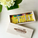 山田養蜂場が作り出したクレヨン🖍------------------------▫️山田養蜂場はちみつクレヨン18色入り &yen;2,200(税込)-----------------------&hellip;のInstagram画像