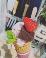 気になっていたキッチンカーu0040farm.sora.to.chiisana.yane 東町に行く機会があったのでナイスタイミング！いちごのジェラート美都のいちごおいしい〜！！パ&hellip;のInstagram画像