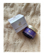 &bull;&bull;&bull;【バタフライクイーンゴールドエクストラ】今月めでたく⁉️42歳を迎える私ですがご縁あってこちらの商品をお試しさせていただきました✨コンセプトは『見た目年齢層&minus;10歳美容液で美顔ケ&hellip;のInstagram画像