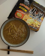 なべやき屋キンレイのお水がいらないシリーズ札幌味噌ラーメン🍜冷凍スープと麺が層になったものを鍋に入れて温めるだけで本格的なもちもちラーメンが食べられる。このスープと麺がいっしょに(混ぜ&hellip;のInstagram画像