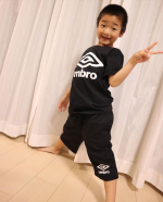 アンブロキッズ2023夏、新作セットアップ👕運動大好き息子が夏を待たずにもぅヘビロテ。はだざわりもよくこればっかり着るんだろうなと思ってはいたけど、まさにこればかり着て(*&acute;◒`*)スポーツブランドは&hellip;のInstagram画像