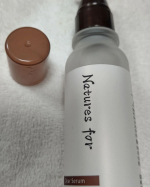 濃厚な植物美容成分がつまった根幹スキンケア美容液 ネイチャーズフォークリアセラム。水分をしっかりと肌にとどめてみずみずしさが続く肌に導いてくれます。美容液はベタつくものが多いのですが、さらっとした感&hellip;のInstagram画像