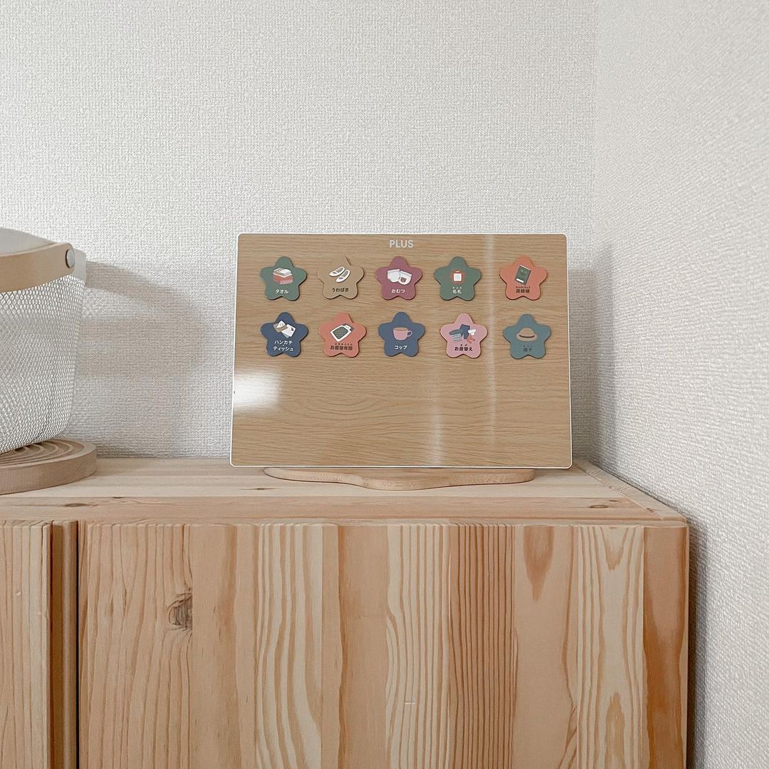 口コミ投稿：.登園準備に大活躍しています♩インテリアに馴染む家庭用ホワイトボードˊ˗保育園グッ…