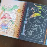 ✼&bull;&bull;┈┈┈┈&bull;&bull;✼&bull;&bull;┈┈┈┈&bull;&bull;✼トイザらスのプライベートブランドですCreation Nation』から販売されている𓊆  スクラッチアート パイレーツ 𓊇で遊んでみました。付属の木の棒&hellip;のInstagram画像