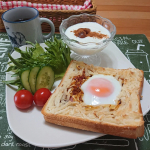 .#おうちブランチ  に #卵のっけトースト昨日届いた #豆乳シュレッド #乳原料不使用 #マルサン 様の #濃厚無調整豆乳 を使用して作った #チーズ風食品 です。それを使って #ピザト&hellip;のInstagram画像