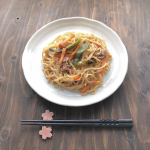 kopandamon.本日の昼食𓌉◯𓇋上海焼きそば𓂃 普通の焼きそばとの違いがあんまりよくわからなかった(||-д-)ﾁ&mdash;&mdash;ﾝ┈︎┈︎┈︎┈︎┈︎┈︎┈︎┈︎┈︎┈︎┈︎┈︎#&hellip;のInstagram画像