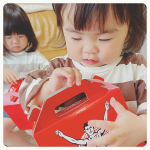 グリコの可愛いミニギフトセットいただきました🥰中には子どもたちが大好きなプリッツとビスコ！そして懐かしのキャラメル〜🥺おまけのおもちゃも可愛くて大人もテンション上がる☺️行楽シーズンのお供にも&hellip;のInstagram画像