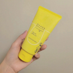 ...ケアナボーテ 毛穴丸洗いスクラブ洗顔￥1,100 税込.この前美容液お試しして肌の調子が良かったので期待度高かったこちら.スクラブ入りで毛穴汚れをかき出してくれる&hellip;！使った感じ&hellip;のInstagram画像