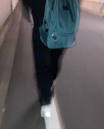 スタジオ帰り、どんな感じかなー、と後ろ姿写メってもらいました。わーい！夜道で反射、してマス！#反射 #安心 #ラベル #夜間 #夜道 #散歩 #塾帰り #交通事故対策 #ウォーキング&hellip;のInstagram画像