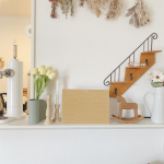 𝐖𝐡𝐢𝐭𝐞 𝐛𝐨𝐚𝐫𝐝𓂃𓈒𓏸🤎...お部屋のインテリアにすっきり馴染むスタイリッシュなデザインの家庭用ホワイトボードをプレゼントしていただきました♡..【PLUS(プラス)　家庭用ホワイ&hellip;のInstagram画像